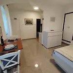 Old Varos 1 Apartman *