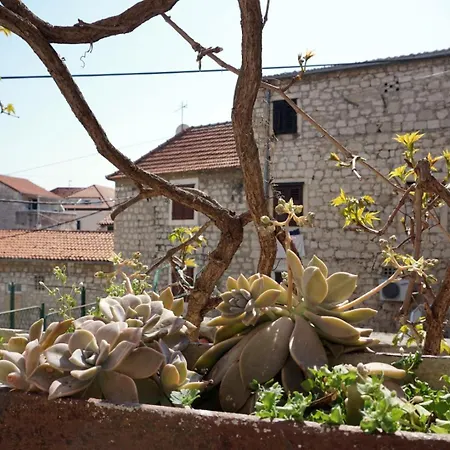 Old Varos 1 Apartment *