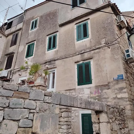 Apartment Old Varos 1 Split