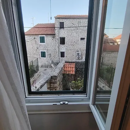 Apartment Old Varos 1 Split