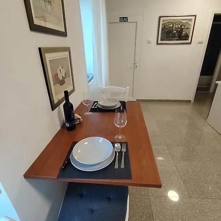 Old Varos 1 Apartment