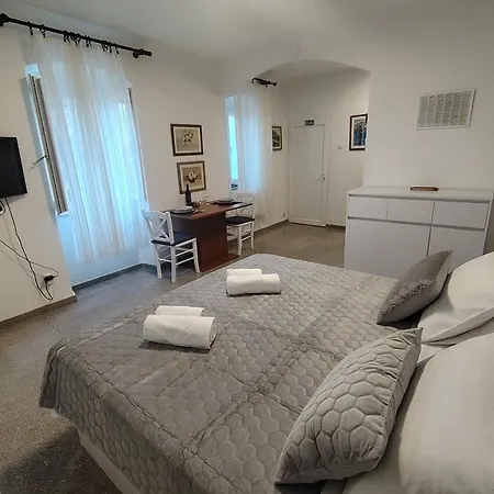 Old Varos 1 Apartment *