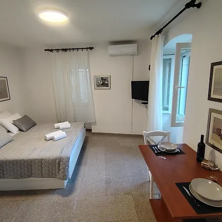 Old Varos 1 Apartment *