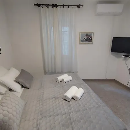 Apartment Old Varos 1 *